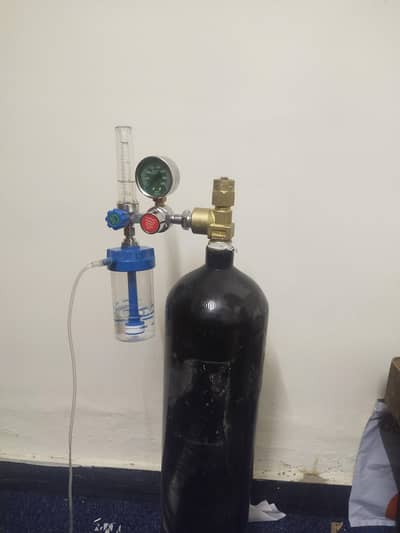 oxygen cylinder with all kit