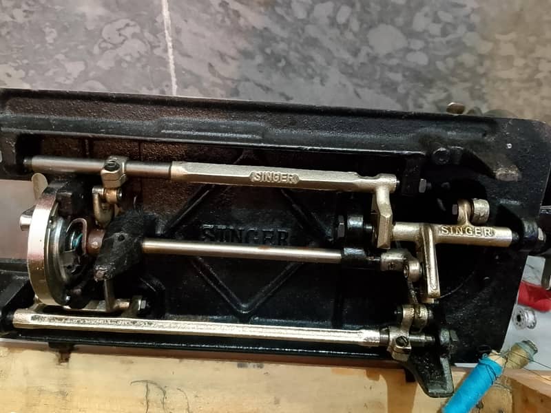 singer   sewing  machine 2