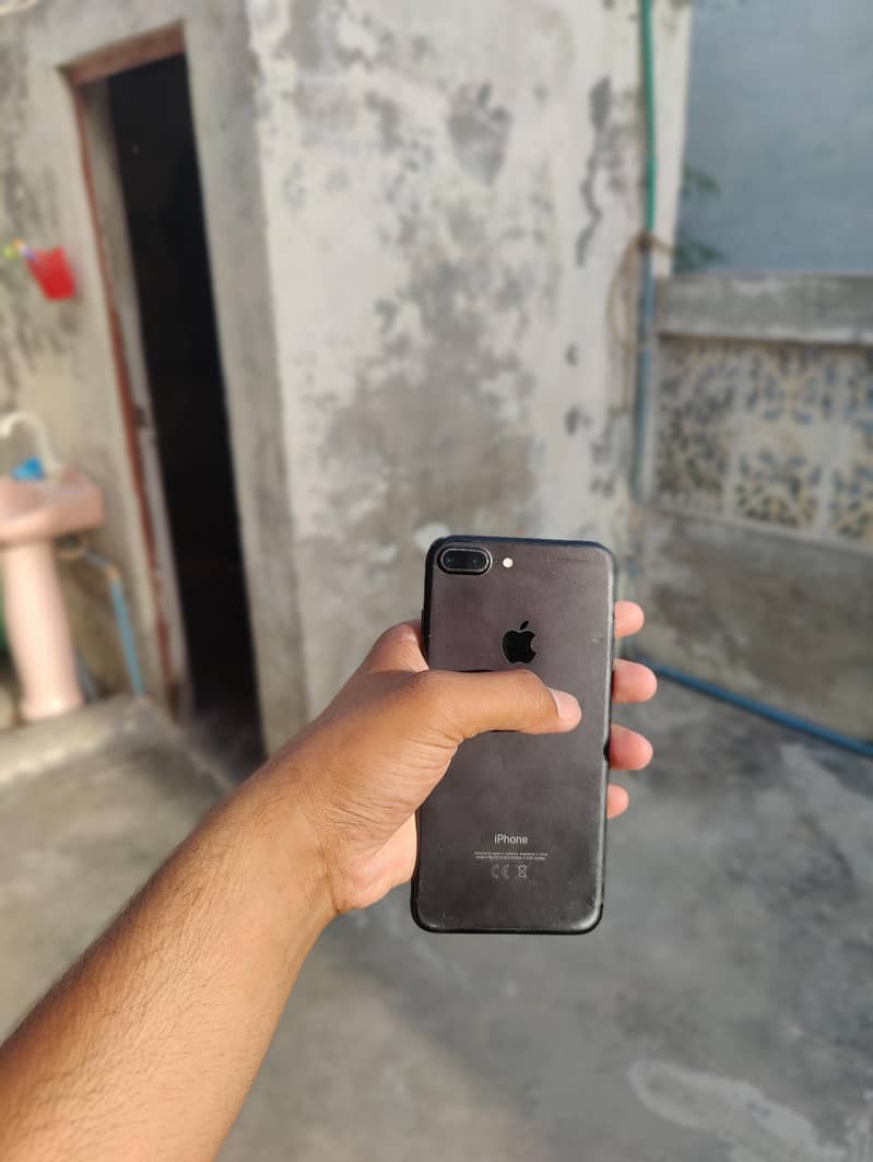 Apple iPhone 7 Plus 1