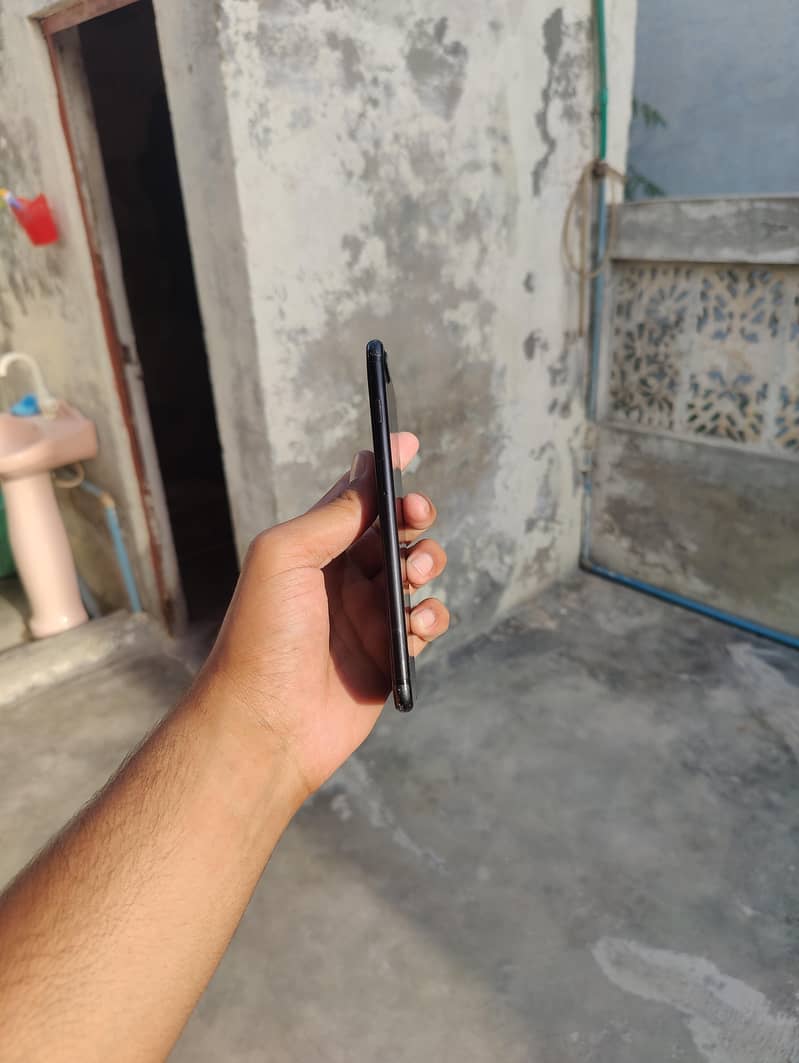 Apple iPhone 7 Plus 5