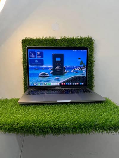 apple MacBook pro m1 pro chip 2020 / 256 gb