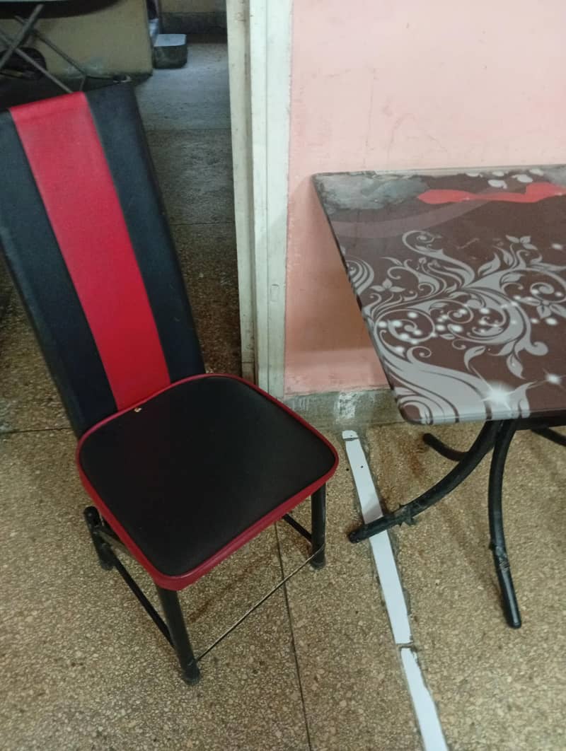 Dining table 4 chairs 10 by 10 condition ,very good condition 4