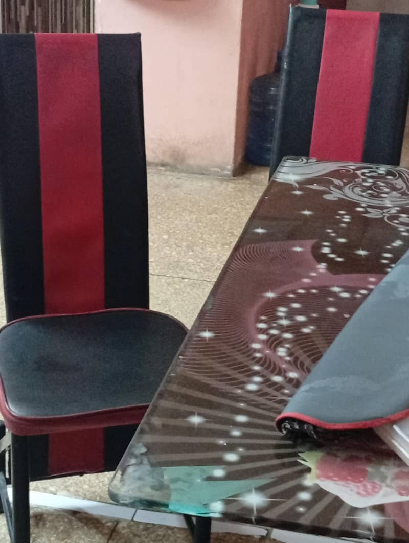 Dining table 4 chairs 10 by 10 condition ,very good condition 6