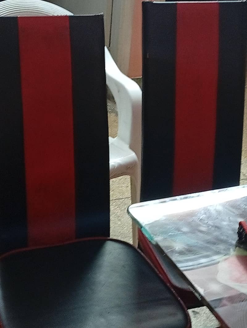 Dining table 4 chairs 10 by 10 condition ,very good condition 8