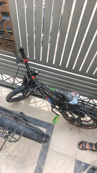 very nice cycle good for 5 to 7 year babies back tyre new service