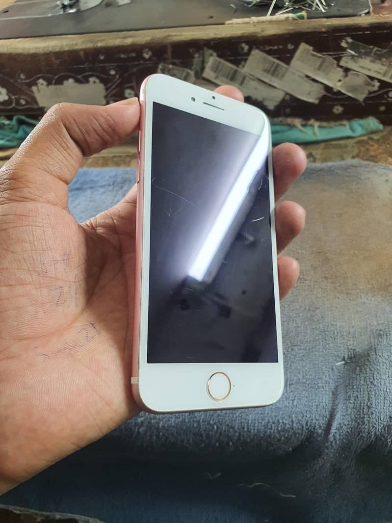 Apple iPhone 7 1