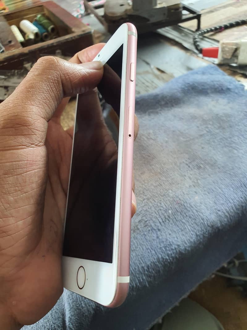 Apple iPhone 7 2