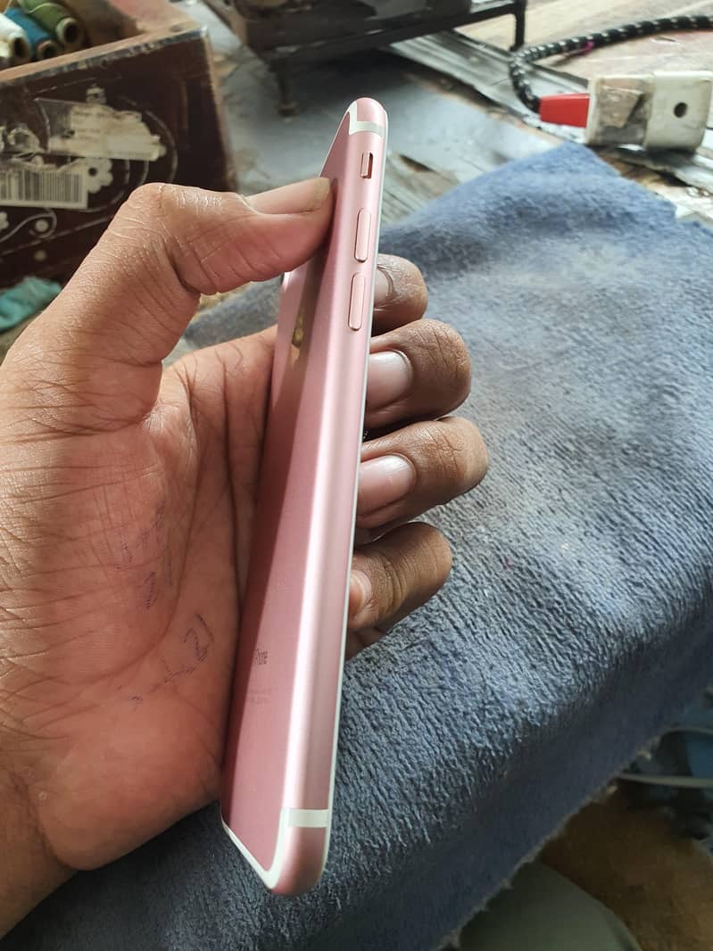 Apple iPhone 7 3