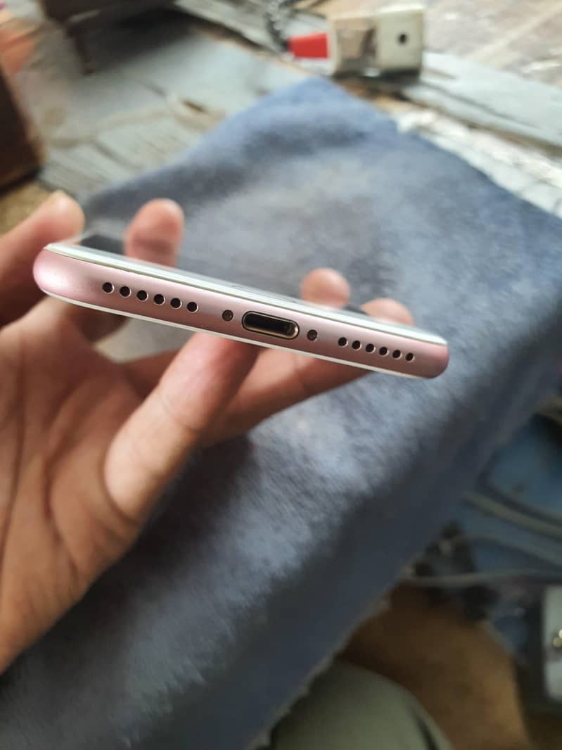Apple iPhone 7 4