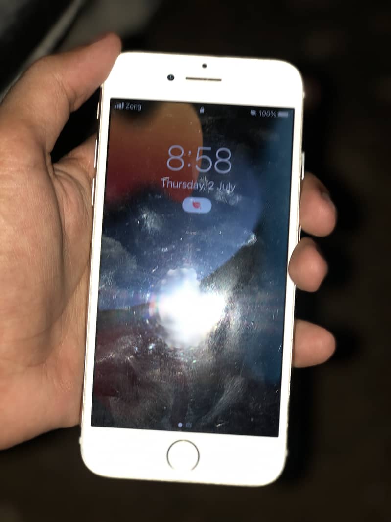 Apple iPhone 7 0
