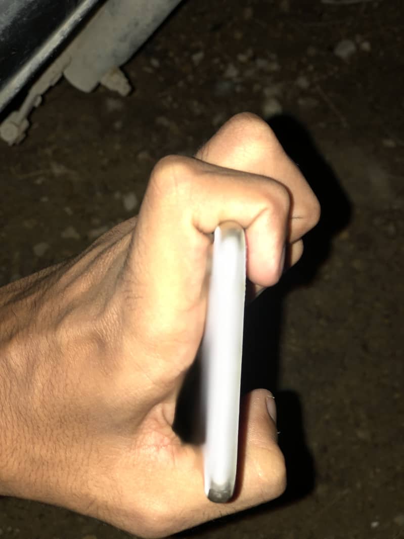 Apple iPhone 7 3