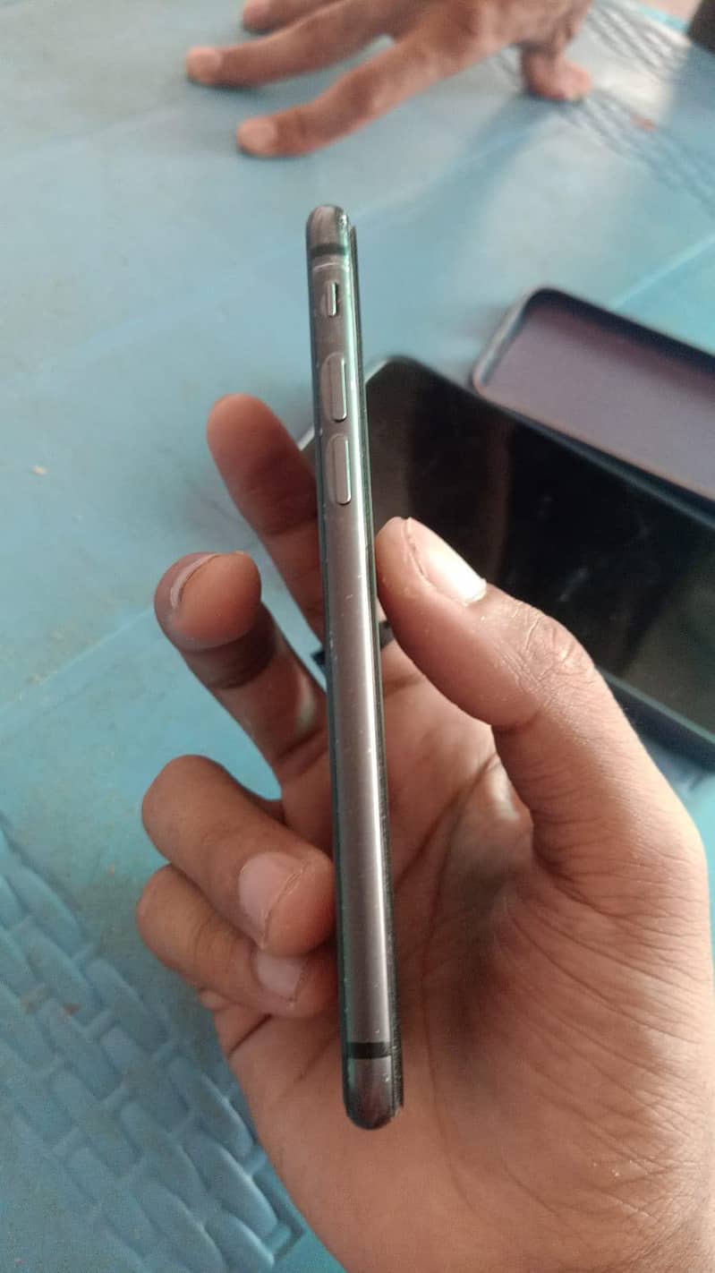 Apple iPhone 8 3