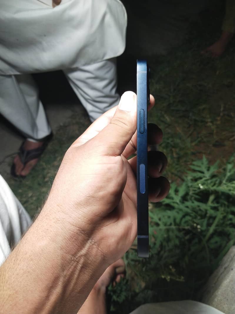 Apple iPhone 13 4