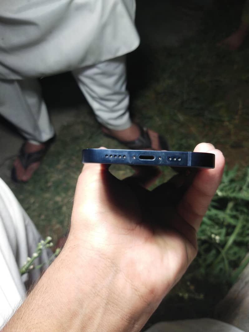 Apple iPhone 13 6
