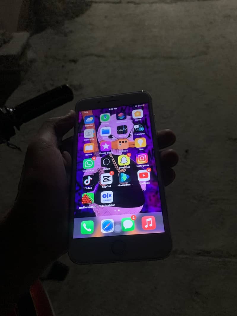 Apple iPhone 7 Plus 0