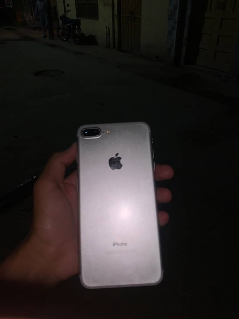 Apple iPhone 7 Plus 3