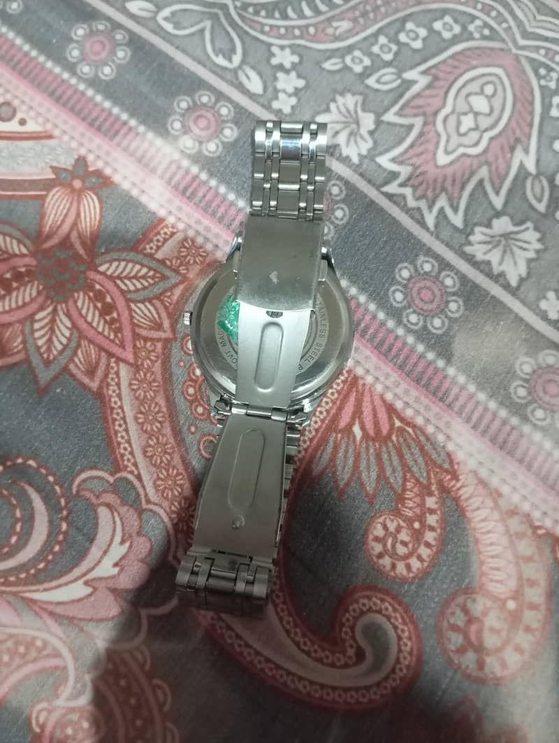 silver watch 1