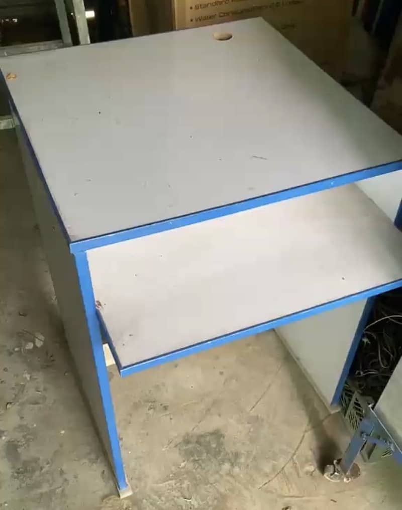 Computer Table 0