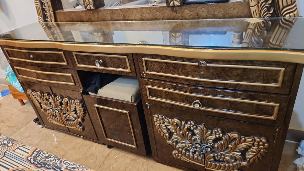 dressing table 1