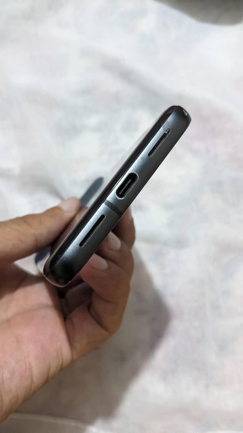 Google Pixel 8 4