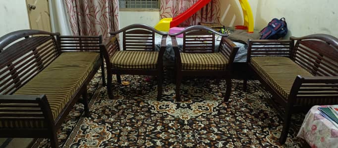 Seven seater sofa and sofa cumbed