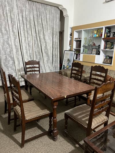 Six seater dining table condition 10/9