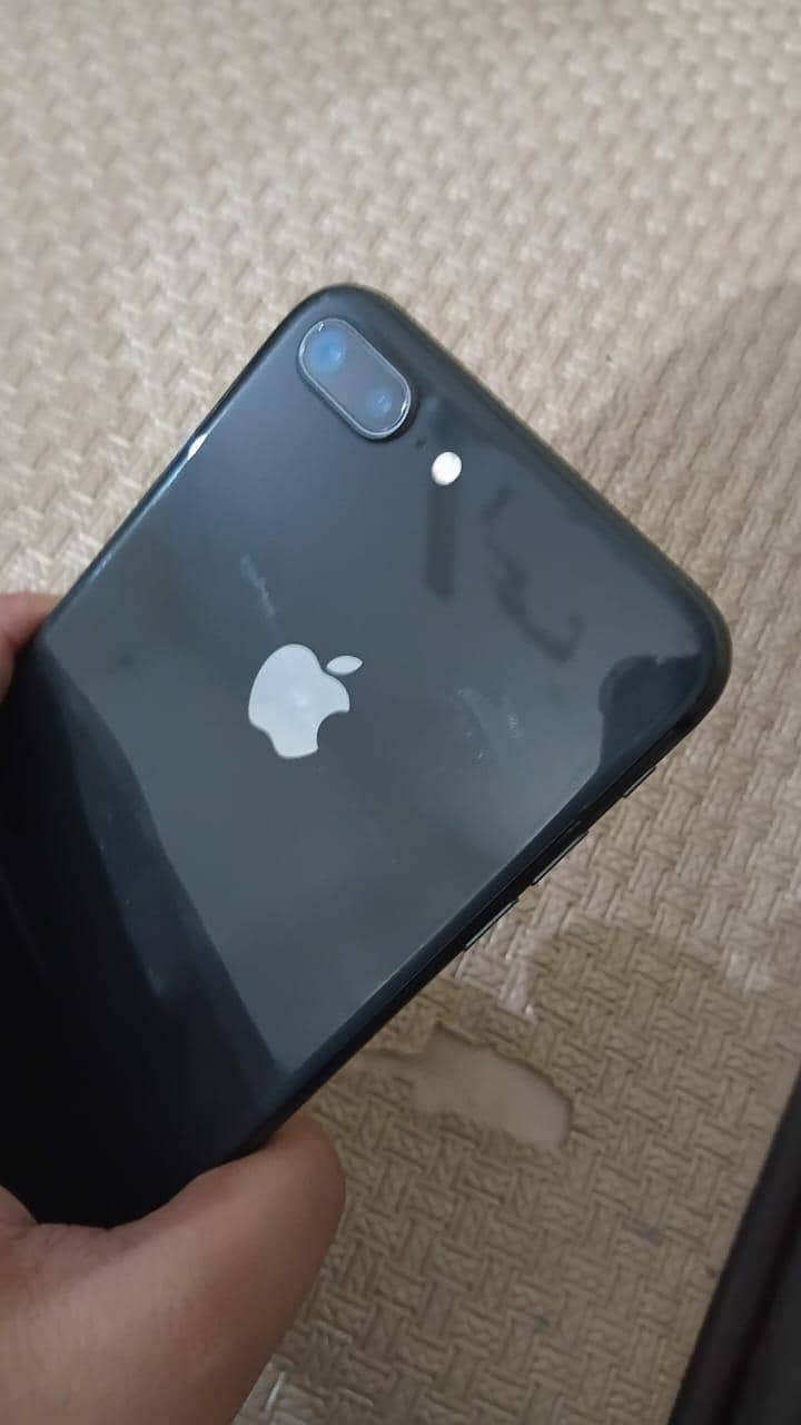 Apple iPhone 8 Plus 1