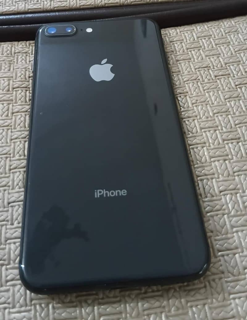 Apple iPhone 8 Plus 2