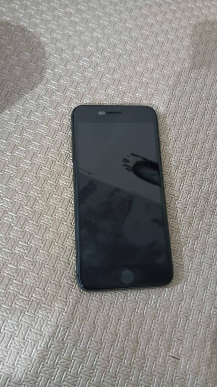 Apple iPhone 8 Plus 3