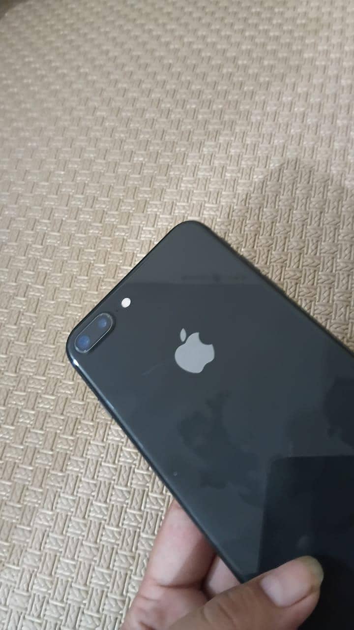 Apple iPhone 8 Plus 4