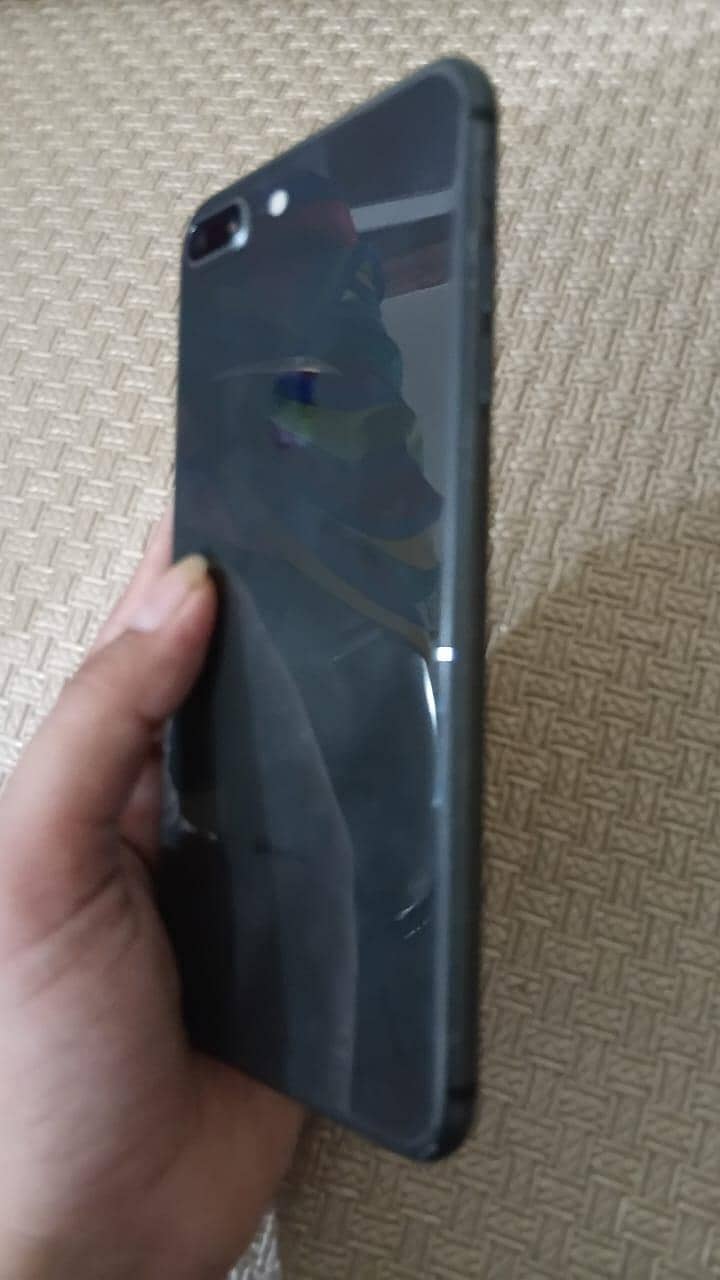 Apple iPhone 8 Plus 5