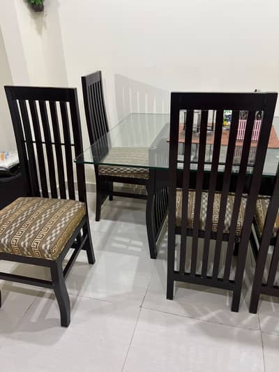 Dining Table with 6 chairs