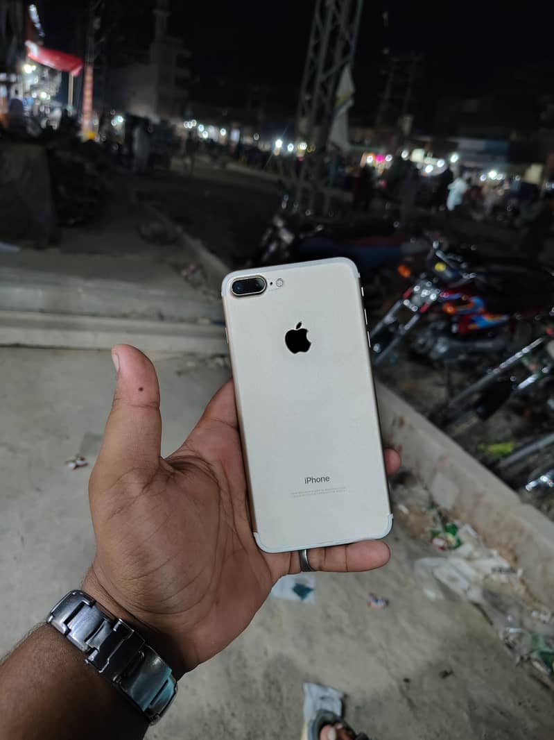 Apple iPhone 7 Plus 1