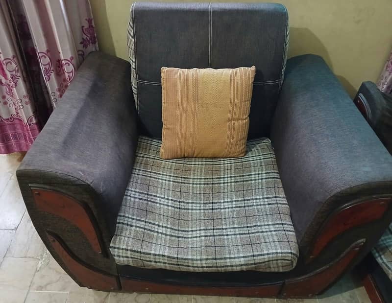 6 Seater Sofas condition 6/10 1