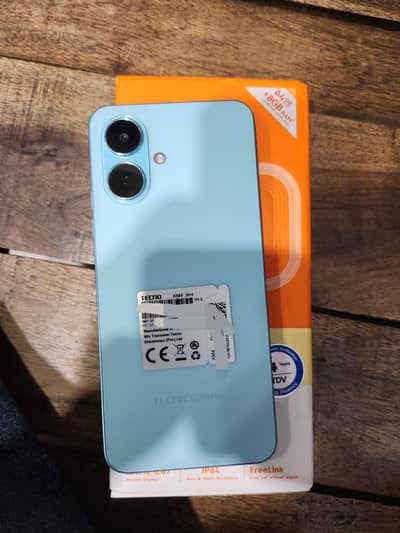 Tecno Spark Go 2 (4+4/64gb) box and charger