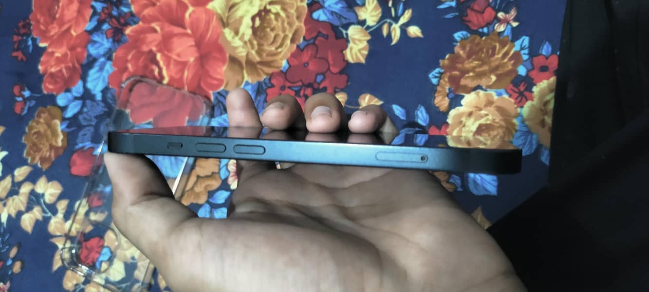 Apple iPhone 13 3