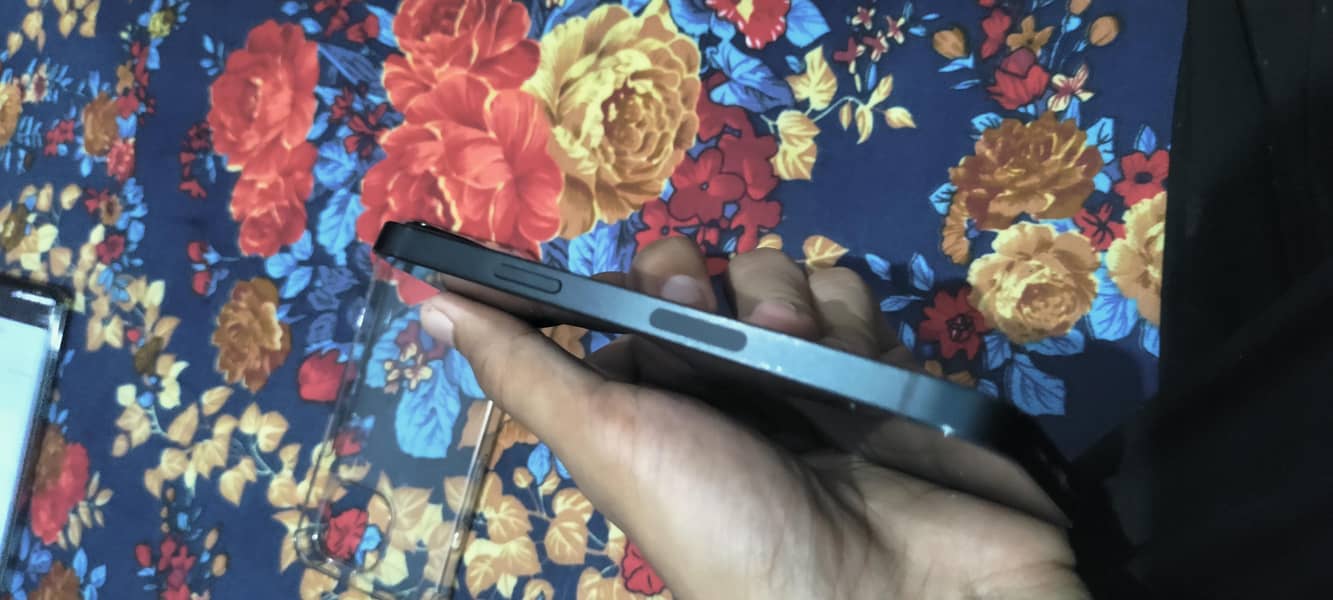 Apple iPhone 13 4