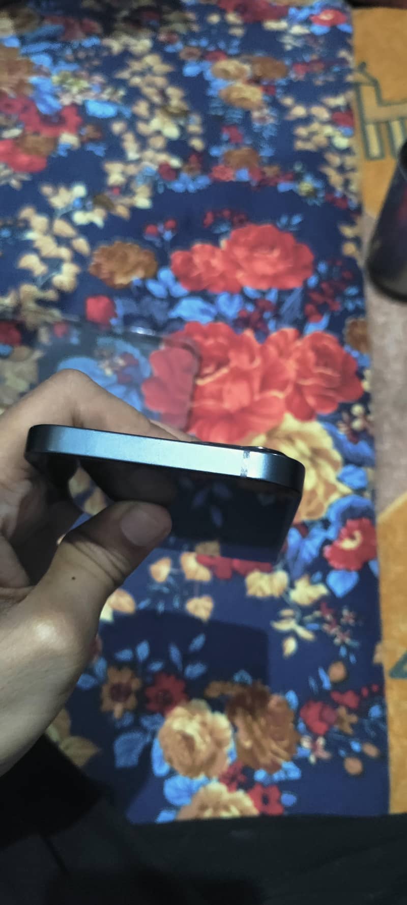 Apple iPhone 13 6
