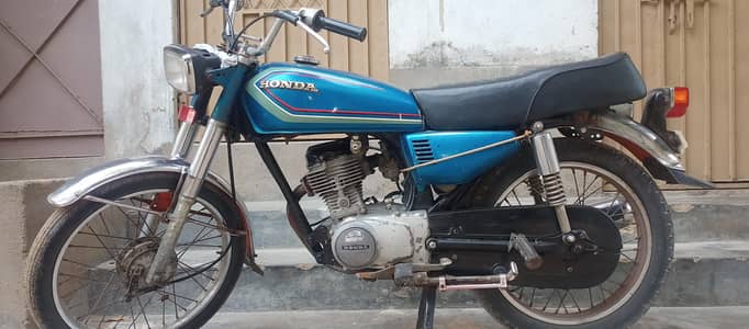 Karachi number hai 1990 model hai