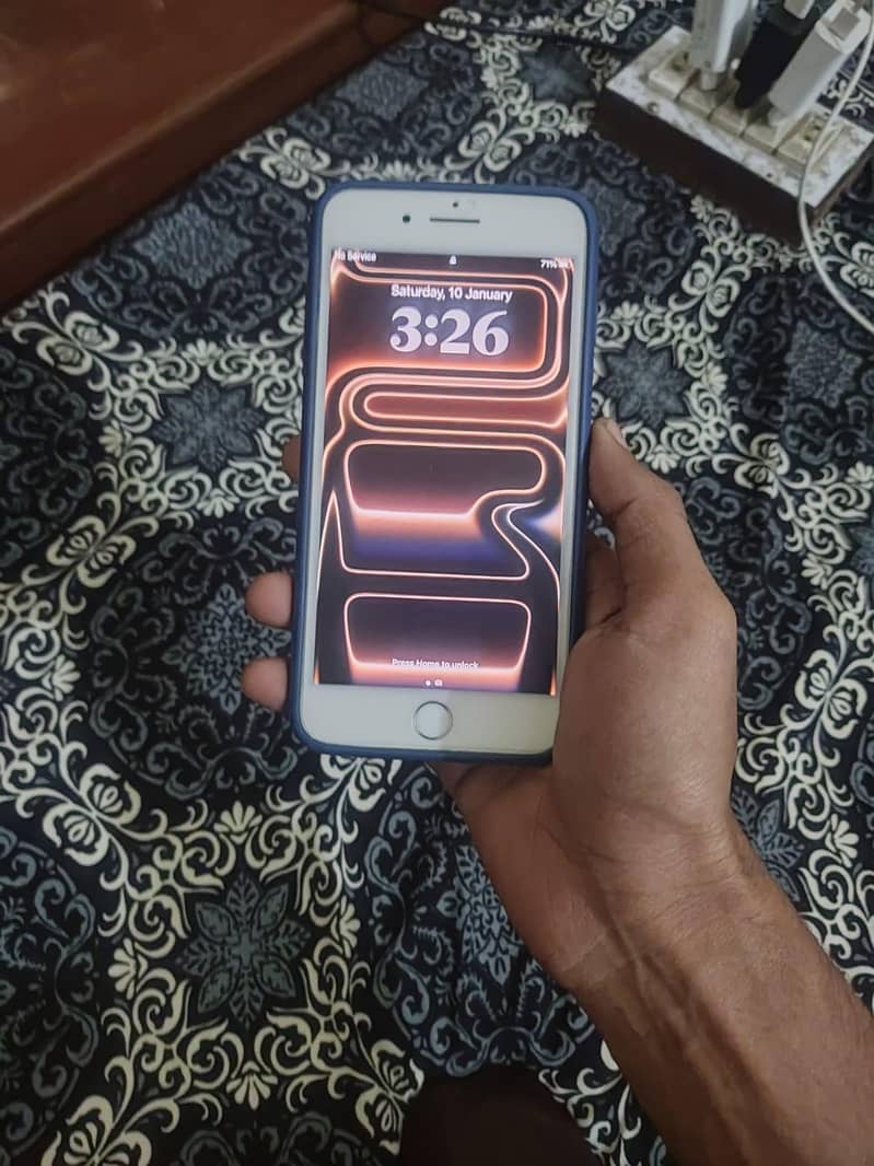 Apple iPhone 8 Plus 4