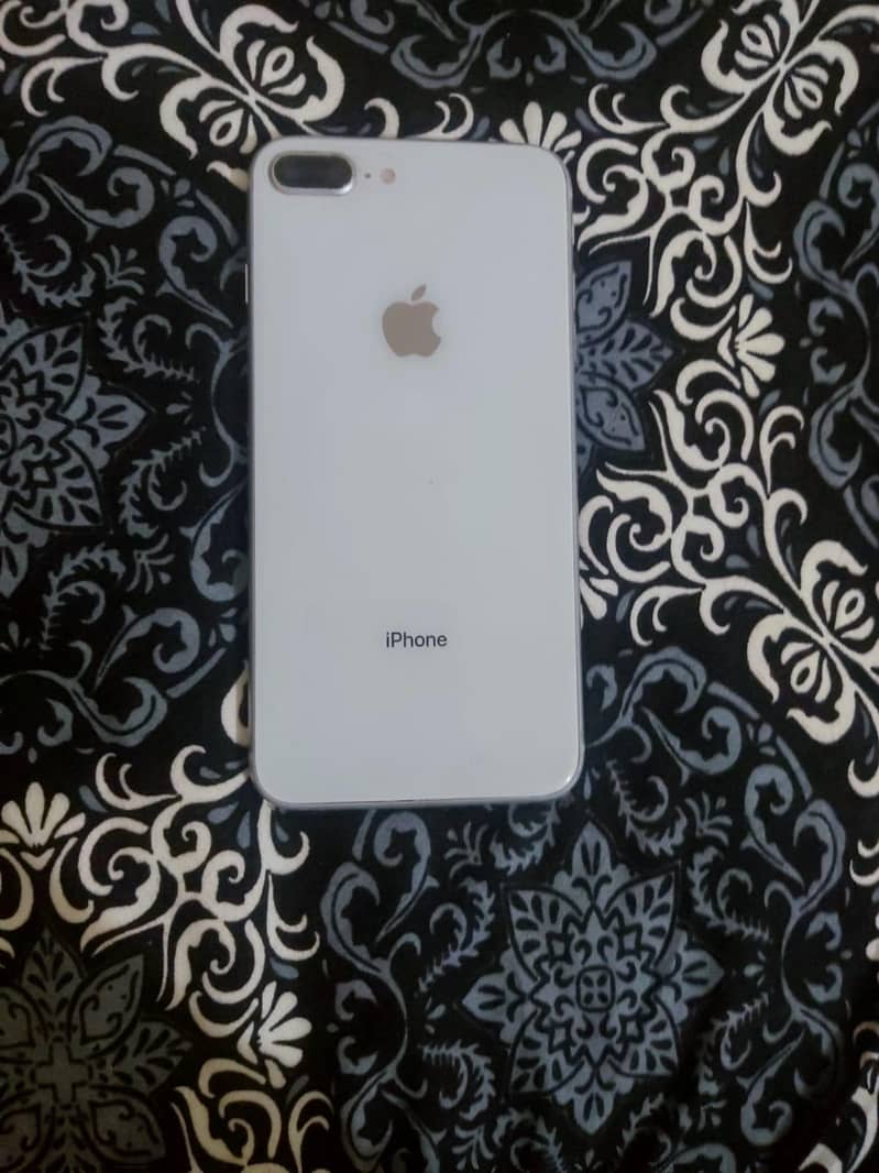 Apple iPhone 8 Plus 5