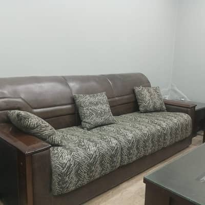 SOFA SET WITH TABLES FOR SALE IN VERY GOOD CONDITION
