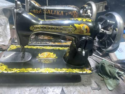 Singer sewing machine Available For Sale Urgent sale