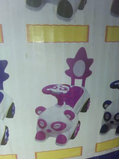 babyyes car with a box