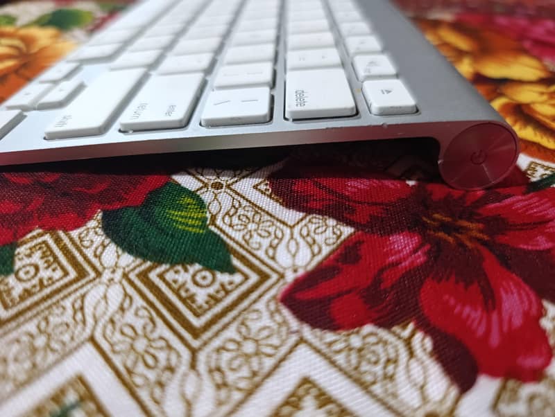 Apple keyboard Bluetooth 1