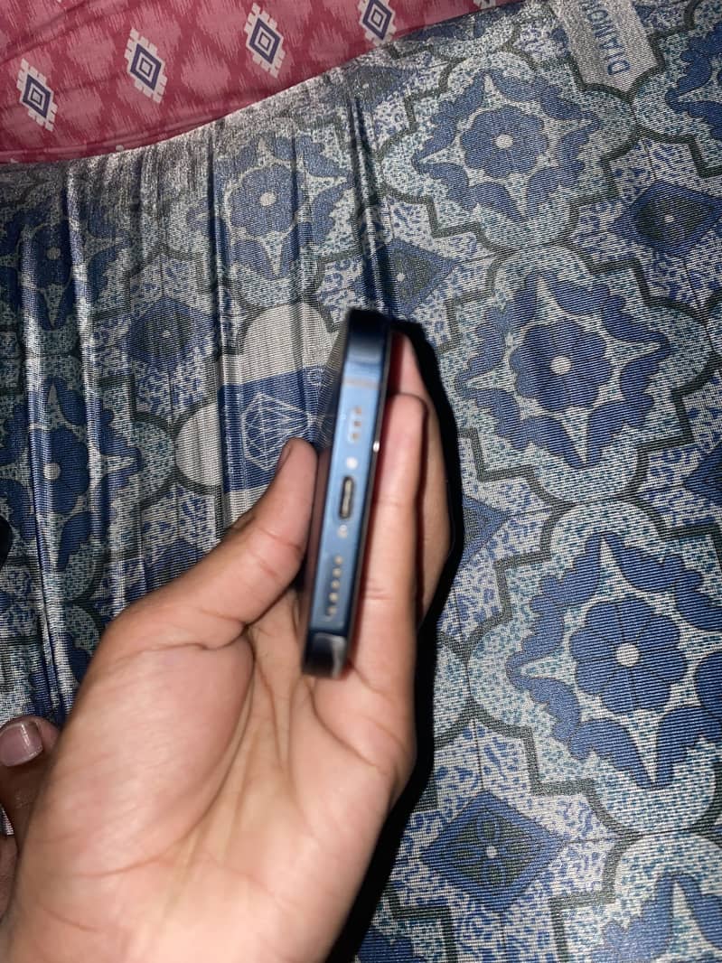 Apple iPhone 13 5