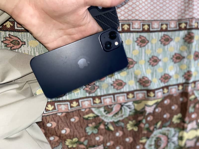 Apple iPhone 13 2