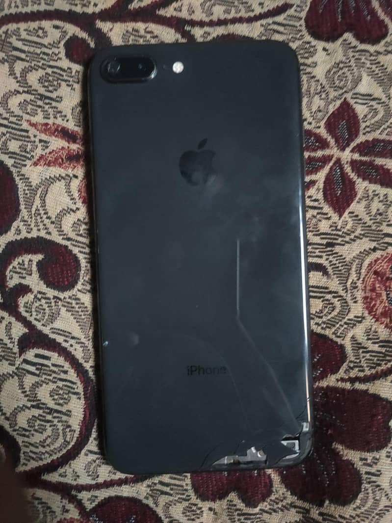 Apple iPhone 8 Plus 3