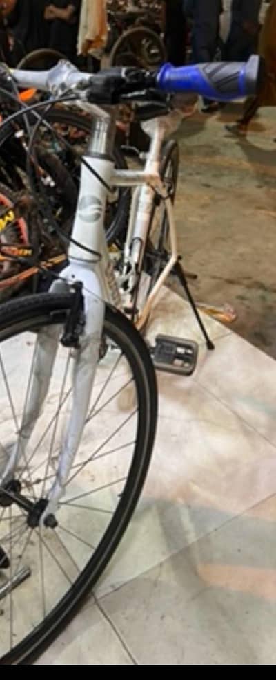 In very good condition like new R3 model in mint condition