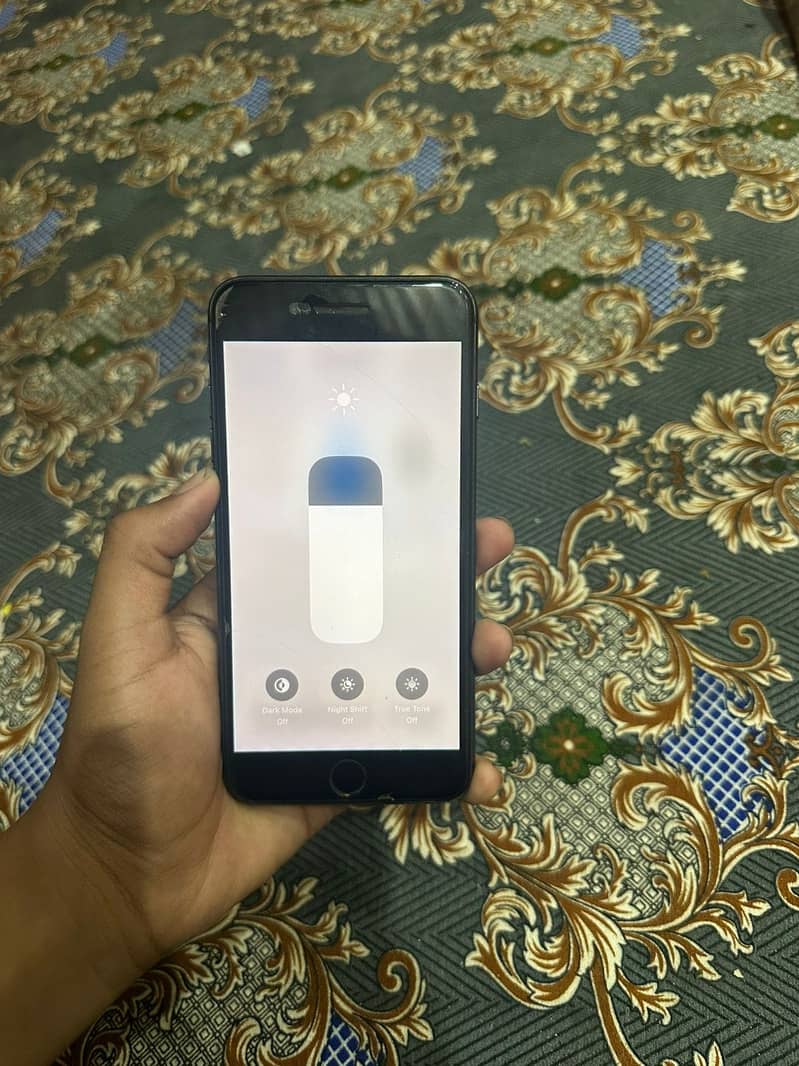 Apple iPhone 8 Plus 3